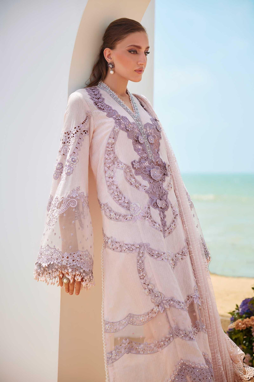 MARIA.B LAWN PREMIUM UNSTITCHED EMB EID 26’ D-2 3PC
