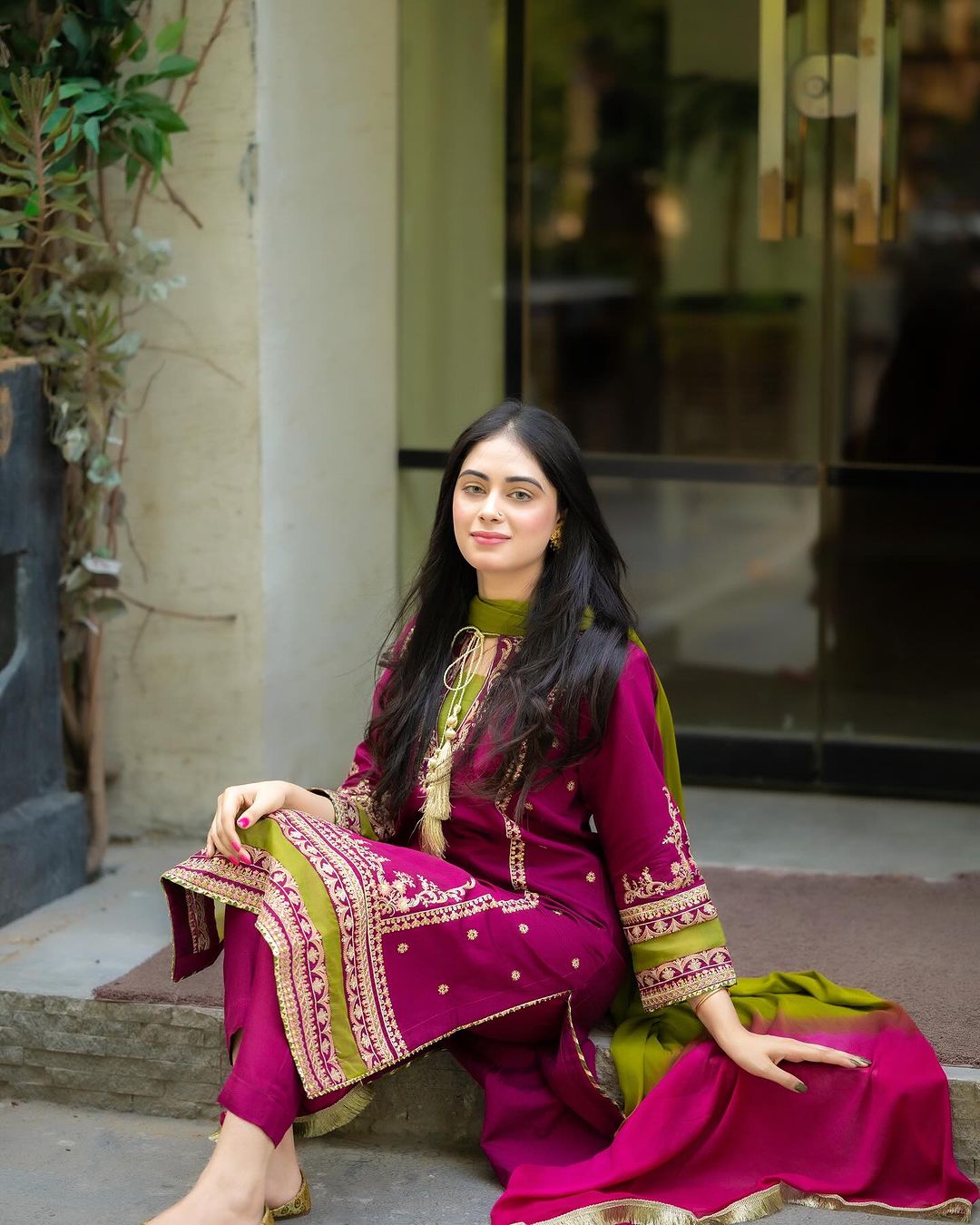 OMAL | LINEN UNSTITCHED EMB 3PC | CHIFFON TYE & DYE DUPPATA